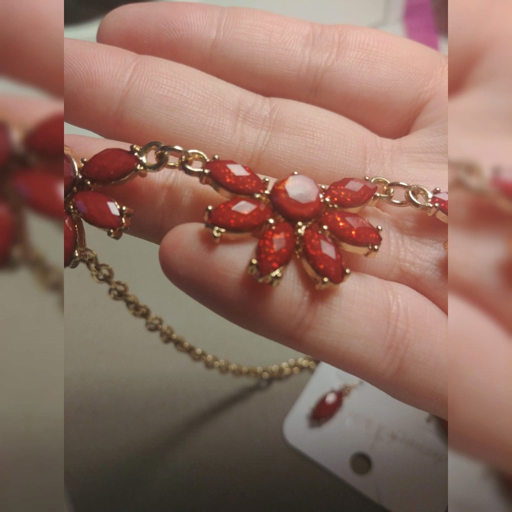 Statement red necklace with earrings - Picture 6 of 7